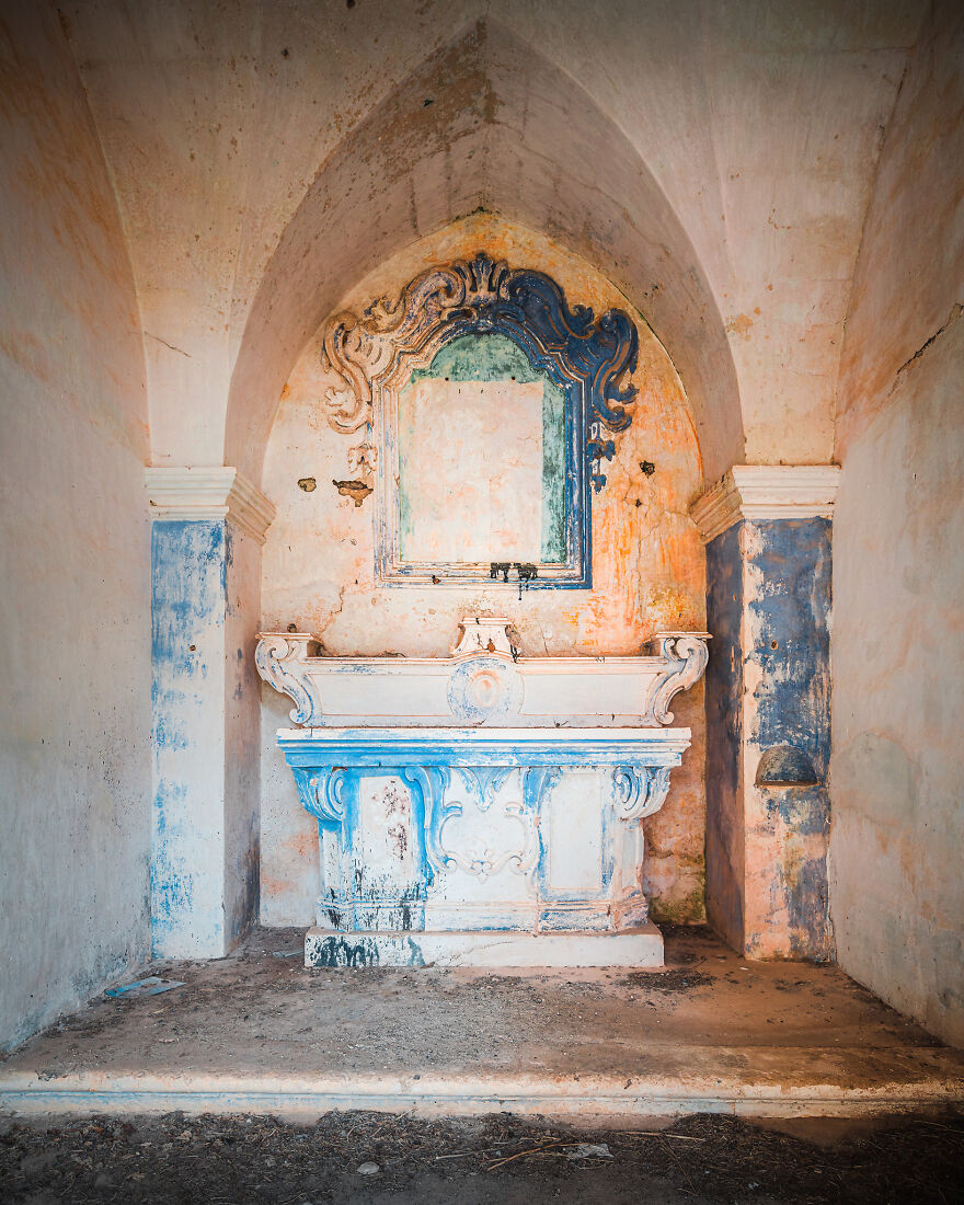 100 Photos Show The Decline Of The Church In Italy