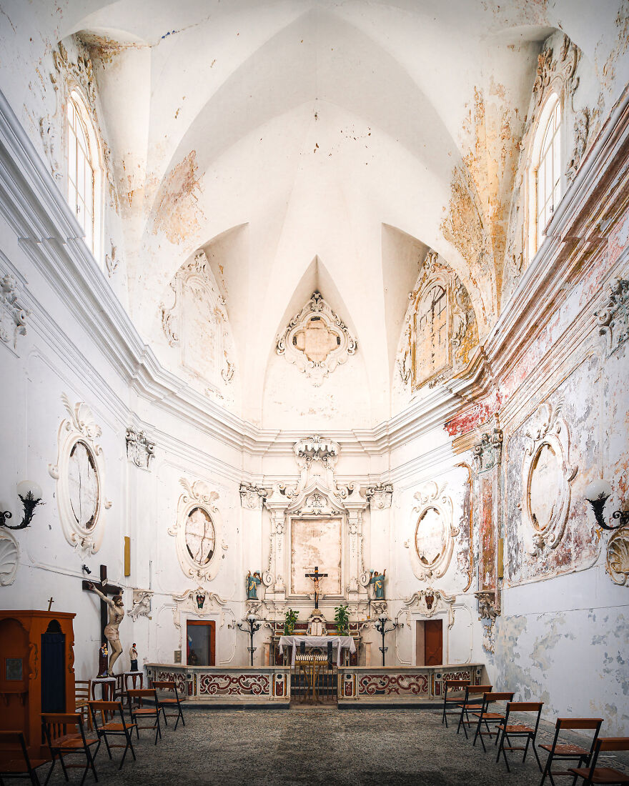 100 Photos Show The Decline Of The Church In Italy