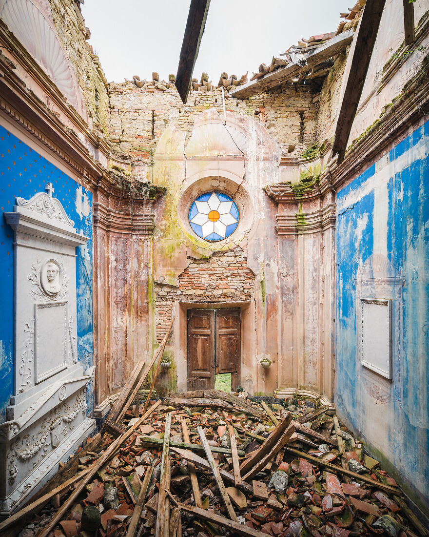100 Photos Show The Decline Of The Church In Italy