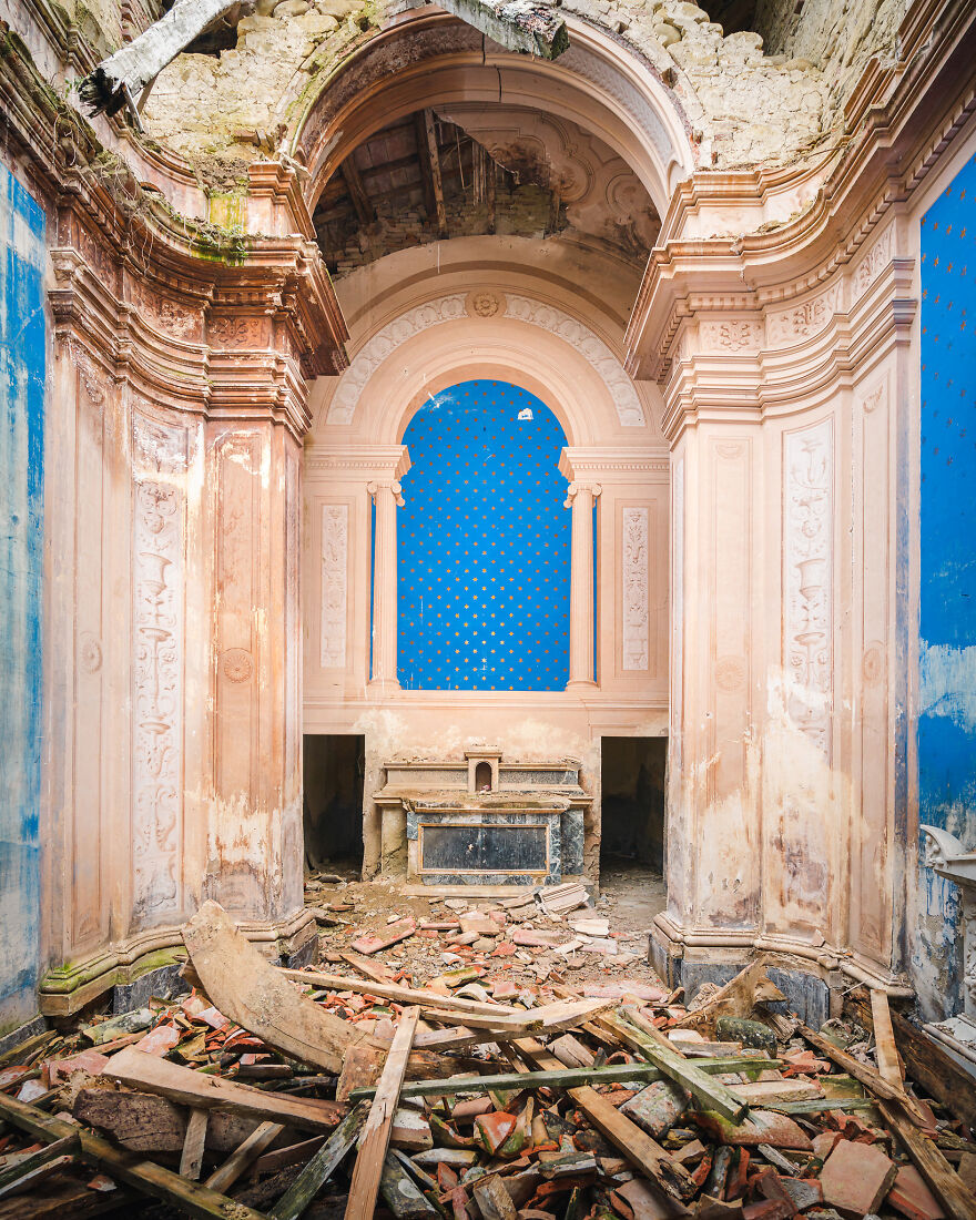100 Photos Show The Decline Of The Church In Italy