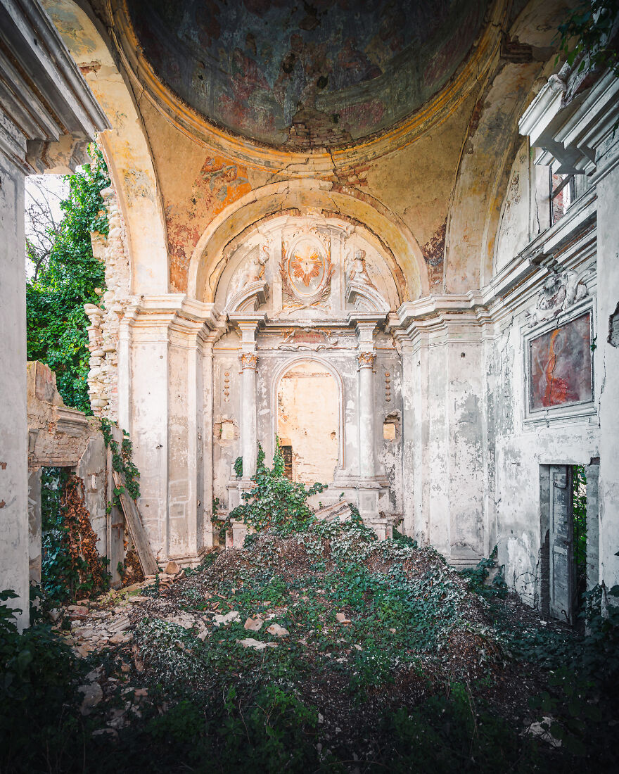 100 Photos Show The Decline Of The Church In Italy