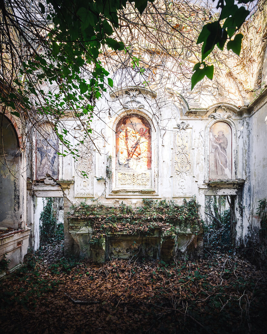 100 Photos Show The Decline Of The Church In Italy