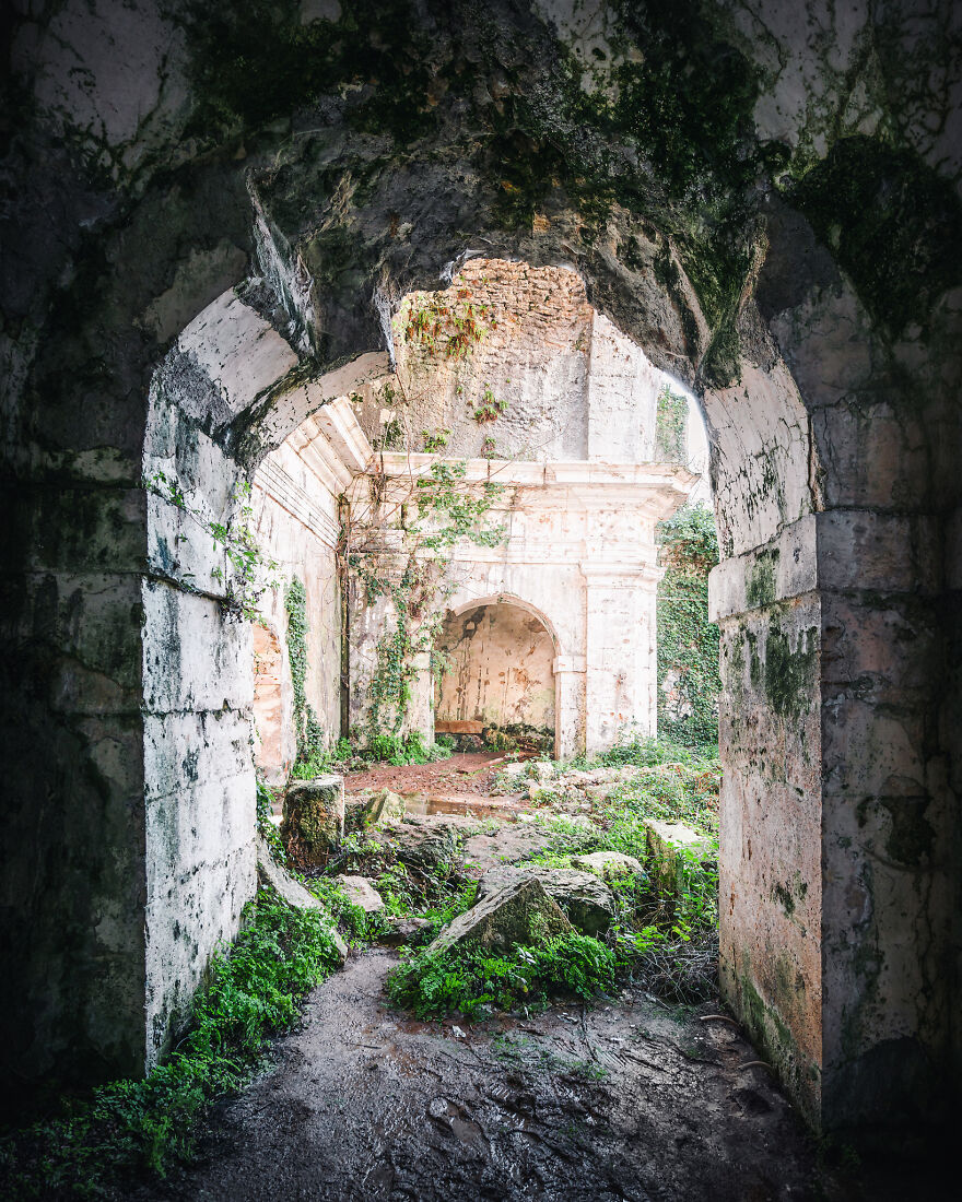 100 Photos Show The Decline Of The Church In Italy