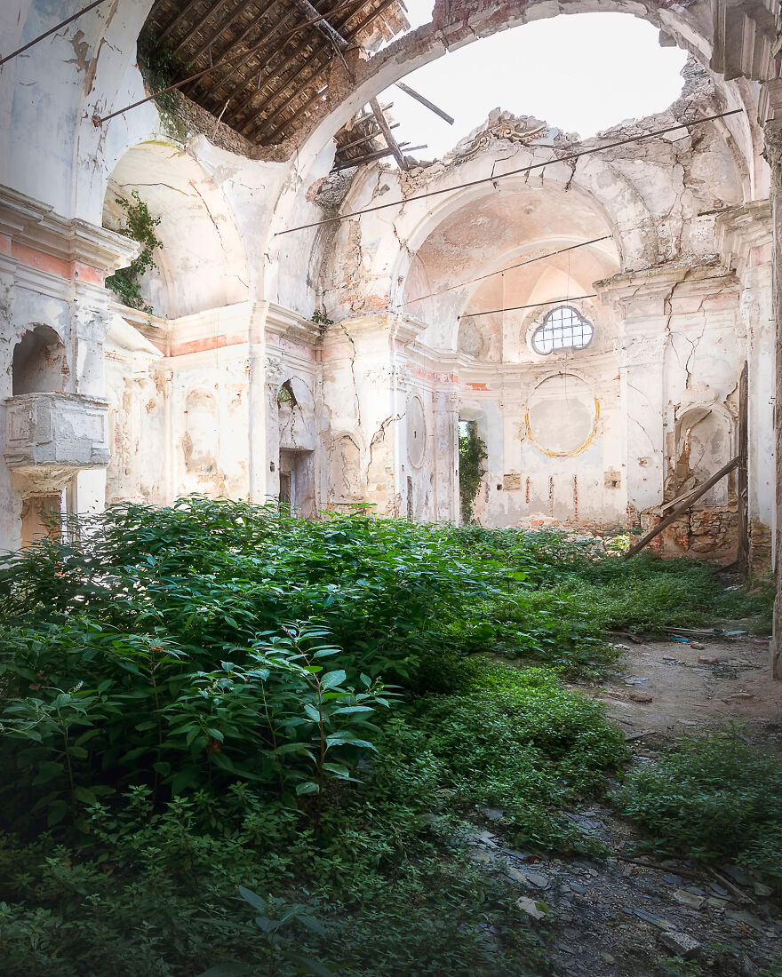 100 Photos Show The Decline Of The Church In Italy
