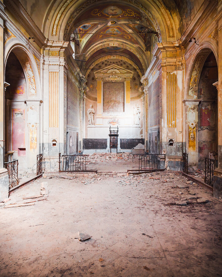 100 Photos Show The Decline Of The Church In Italy