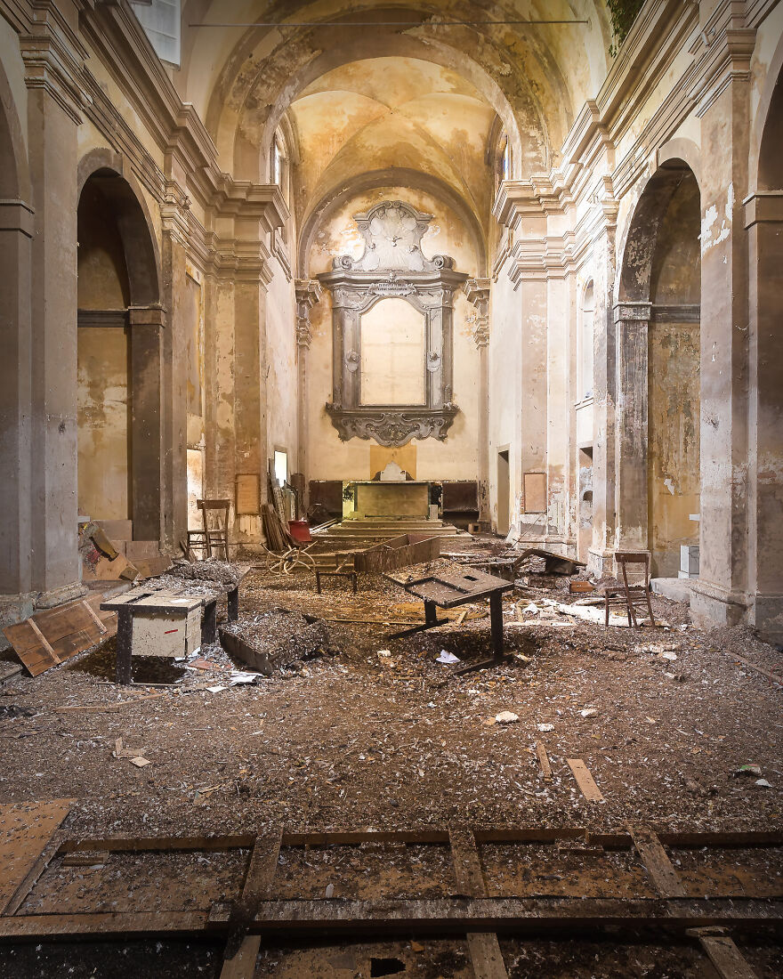 100 Photos Show The Decline Of The Church In Italy