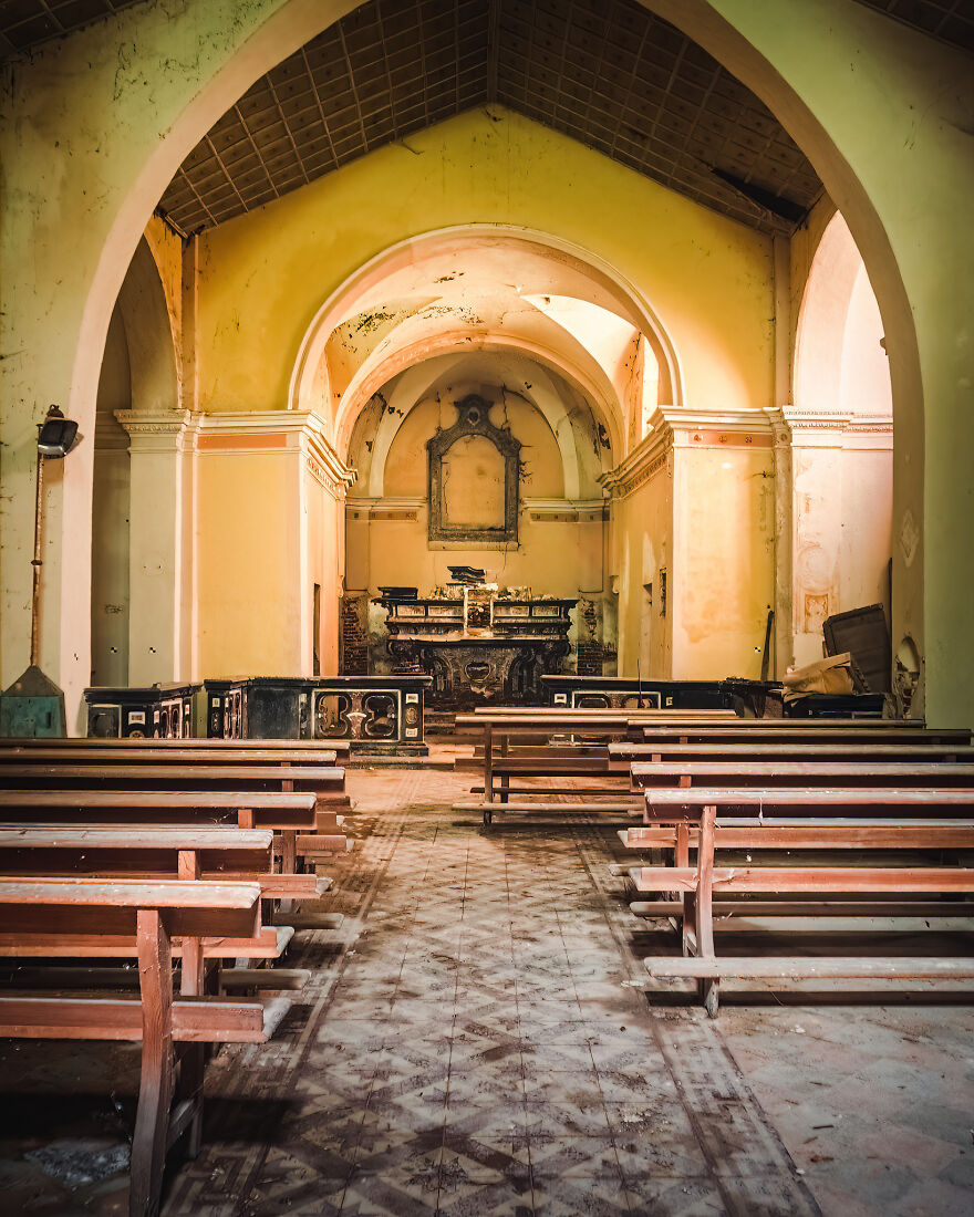 100 Photos Show The Decline Of The Church In Italy