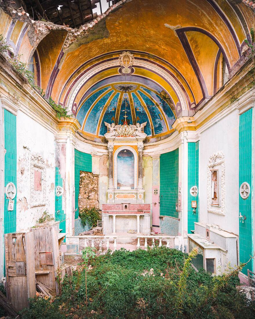 100 Photos Show The Decline Of The Church In Italy