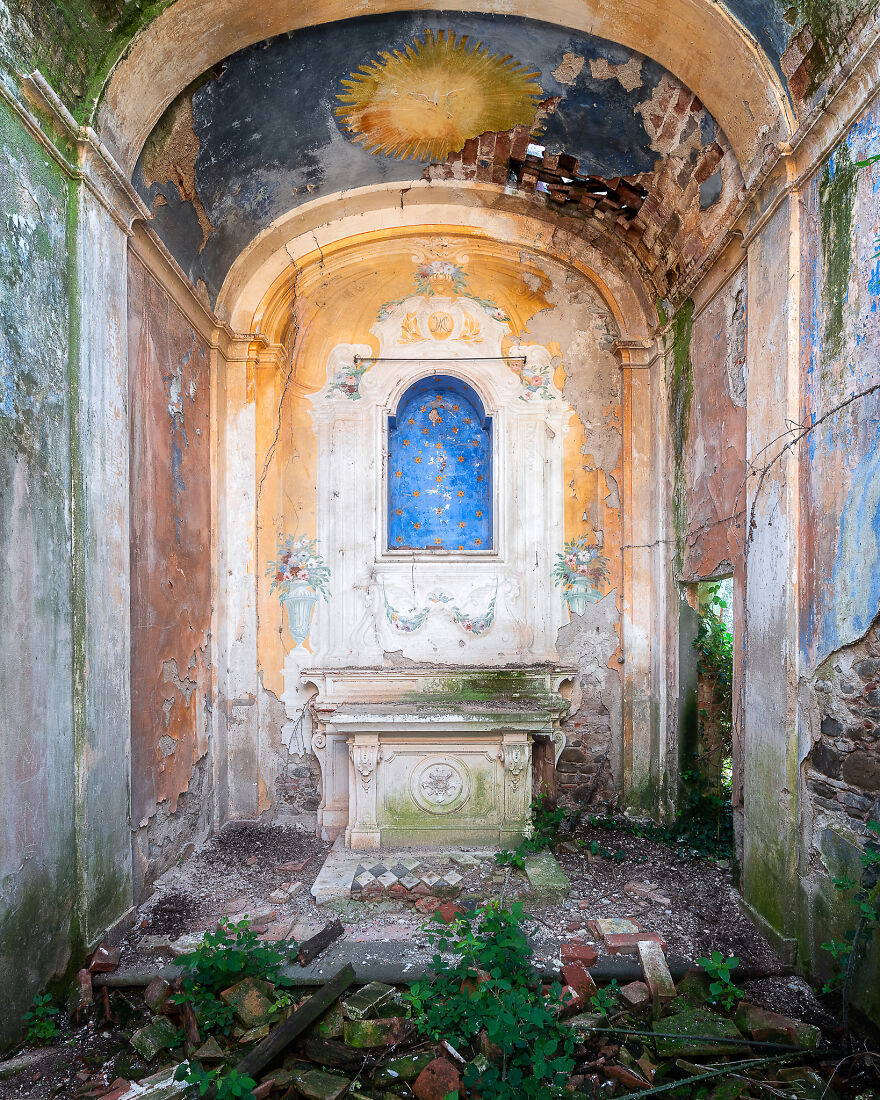 100 Photos Show The Decline Of The Church In Italy
