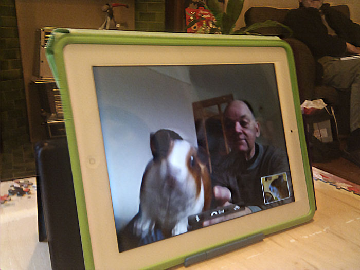 Guy Asks If He’s The Jerk For Helping His Younger Brother And Not The Twin Sister Who’s The Parents’ Favorite Guy Asks If He’s The Jerk For Helping His Younger Brother And Not The Twin Sister Who’s The Parents’ Favorite