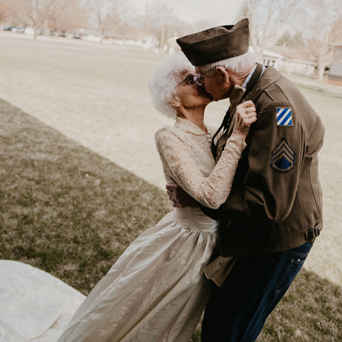 20 Heartwarming Photographs Of Couple Celebrating 70 Years Of Marriage Make Us Believe In Love Again