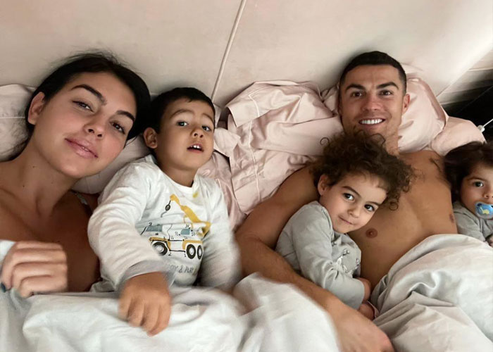 Manchester United And Liverpool Fans Unite In Beautiful Tribute To Ronaldo’s Son During 7th Minute Of The Game Manchester United And Liverpool Fans Unite In Beautiful Tribute To Ronaldo’s Son During 7th Minute Of The Game