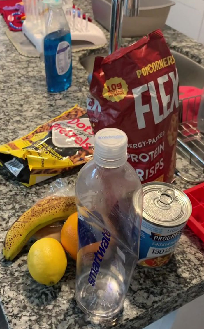 Esta familia contrató a una niñera a tiempo completo pero le prohibieron comer nada de lo que había en la casa Esta familia contrató a una niñera a tiempo completo pero le prohibieron comer nada de lo que había en la casa