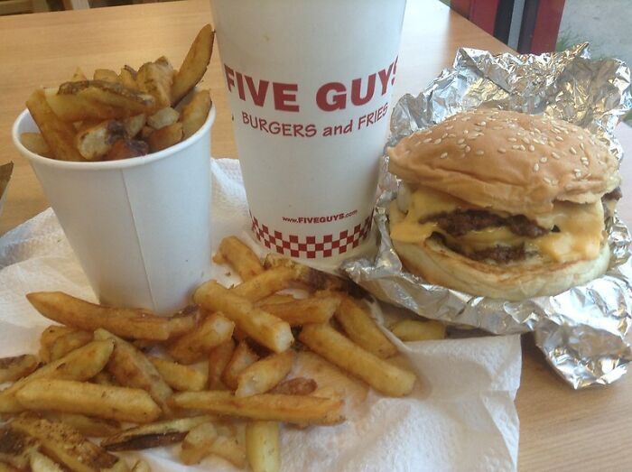 “I Applied Online At 5 Guys”: Restaurant Chain Drops Its Potential Employee’s Hourly Wage From $18/Hr To $14/Hr “I Applied Online At 5 Guys”: Restaurant Chain Drops Its Potential Employee’s Hourly Wage From $18/Hr To $14/Hr
