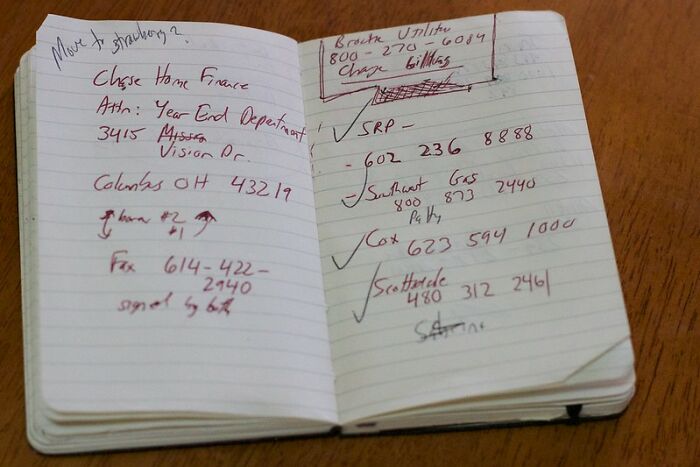 “People Who Had To Clean Out Rooms Of Someone Who Had Died, Did You Find Anything You Shouldn’t Have?” (30 Answers)