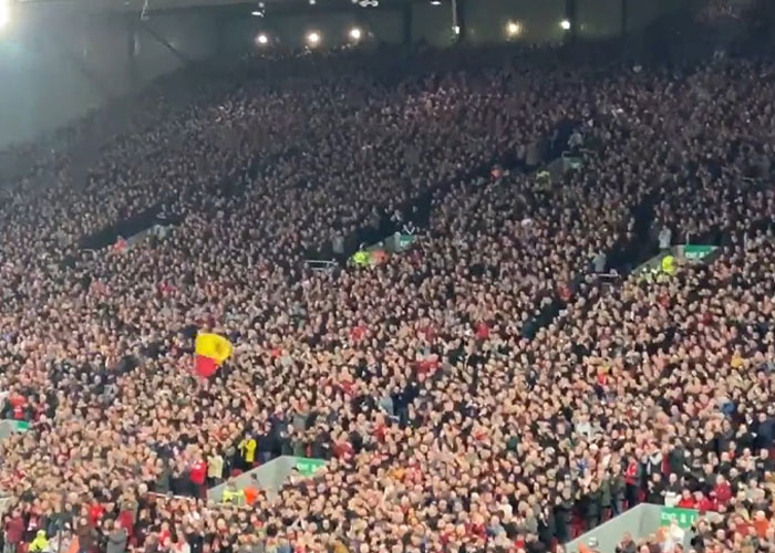 Manchester United And Liverpool Fans Unite In Beautiful Tribute To Ronaldo’s Son During 7th Minute Of The Game Manchester United And Liverpool Fans Unite In Beautiful Tribute To Ronaldo’s Son During 7th Minute Of The Game