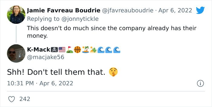 Russian Influencers Are Destroying Chanel Bags In Protest Of Sales Ban, The Internet Puts Them In Place By Reminding About The War That's Still Going On