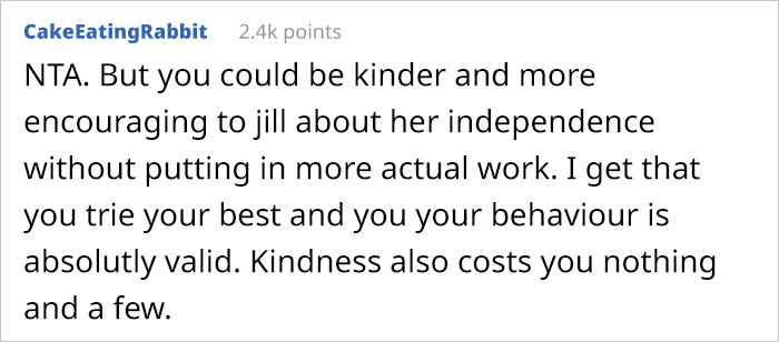 Guy Asks If He’s The Jerk For Helping His Younger Brother And Not The Twin Sister Who’s The Parents’ Favorite Guy Asks If He’s The Jerk For Helping His Younger Brother And Not The Twin Sister Who’s The Parents’ Favorite