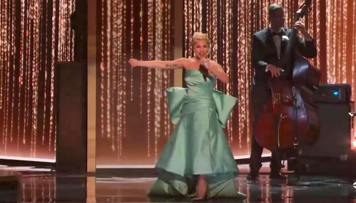 Lady Gaga Shows Grace And Kindness When She Helps SZA With Her Dress After Losing A Grammy To Her Lady Gaga Shows Grace And Kindness When She Helps SZA With Her Dress After Losing A Grammy To Her