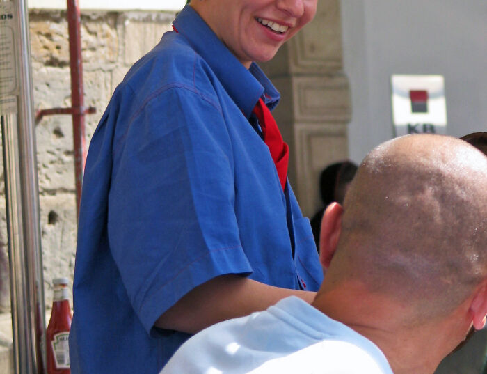 30 Funny, Petty, And Rude Things People Have Seen Done To Customers' Orders At Restaurants