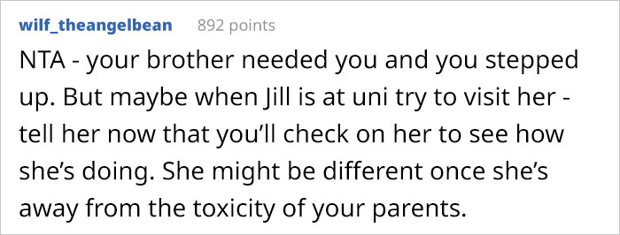 Guy Asks If He’s The Jerk For Helping His Younger Brother And Not The Twin Sister Who’s The Parents’ Favorite Guy Asks If He’s The Jerk For Helping His Younger Brother And Not The Twin Sister Who’s The Parents’ Favorite