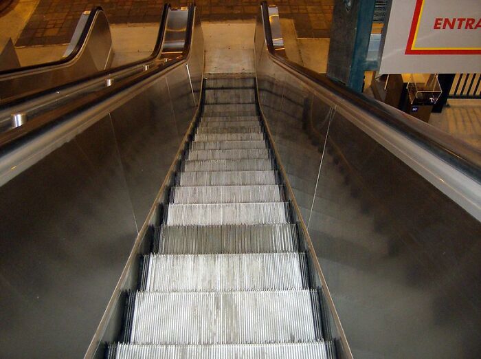 Someone In This Online Group Asked “What Was Something That Shocked You When You Visited A Foreign Country?” And 35 People Delivered