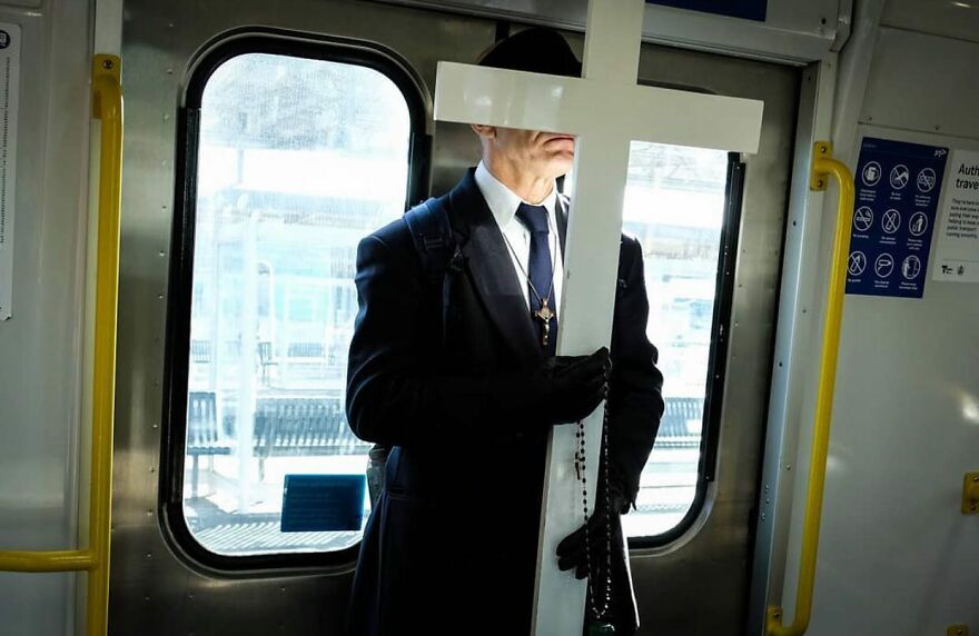 This Instagram Account Features Amusing Street Photographs And Has More Than 500 Thousand Followers (95 New Pics)