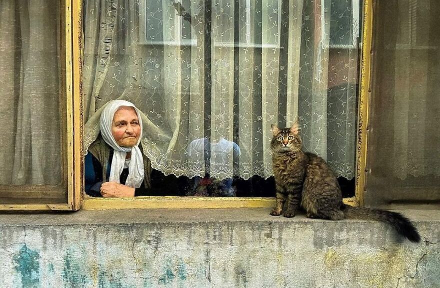 This Instagram Account Features Amusing Street Photographs And Has More Than 500 Thousand Followers (95 New Pics)