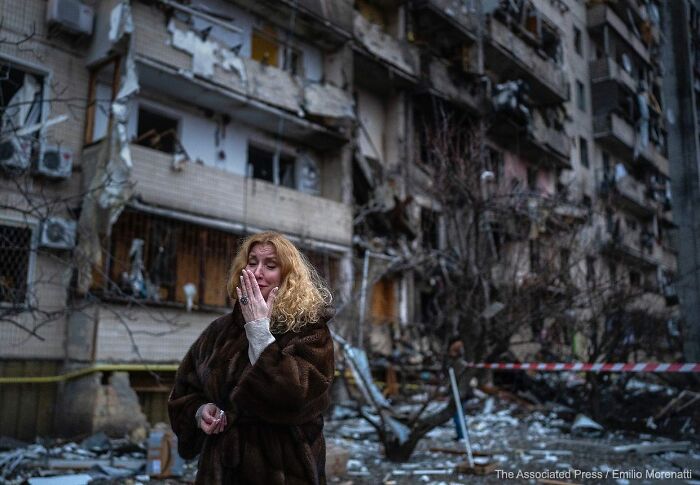 This Instagram Account Features Amusing Street Photographs And Has More Than 500 Thousand Followers (30 New Pics)