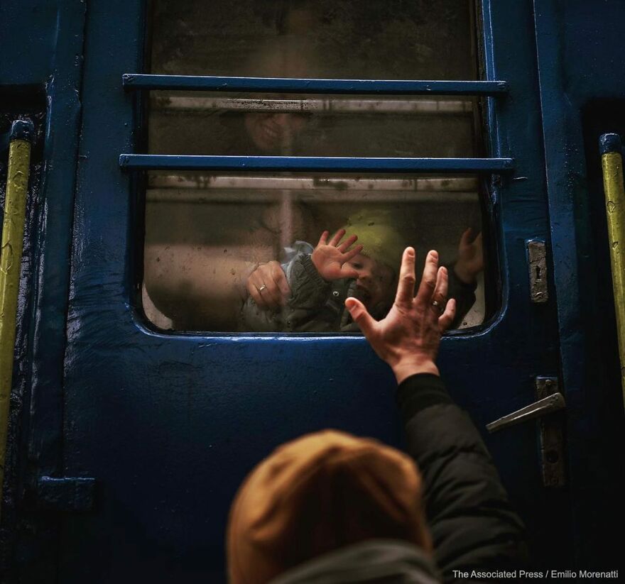 This Instagram Account Features Amusing Street Photographs And Has More Than 500 Thousand Followers (95 New Pics)