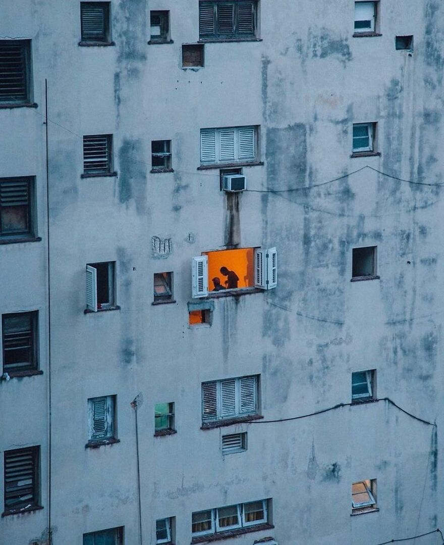 This Instagram Account Features Amusing Street Photographs And Has More Than 500 Thousand Followers (95 New Pics)