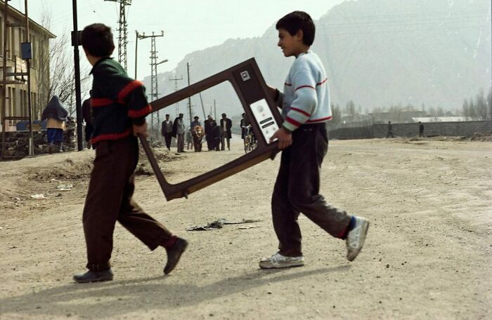 This Instagram Account Features Amusing Street Photographs And Has More Than 500 Thousand Followers (30 New Pics)