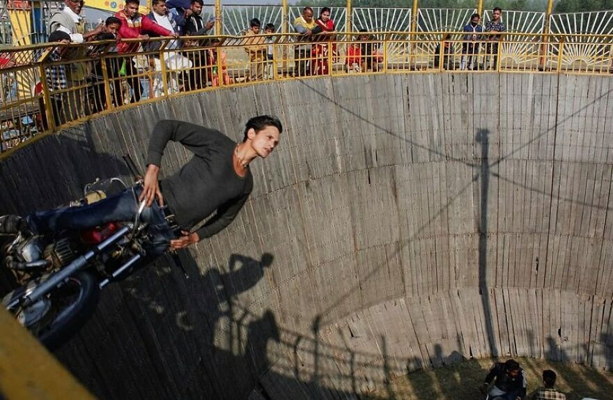 This Instagram Account Features Amusing Street Photographs And Has More Than 500 Thousand Followers (95 New Pics)