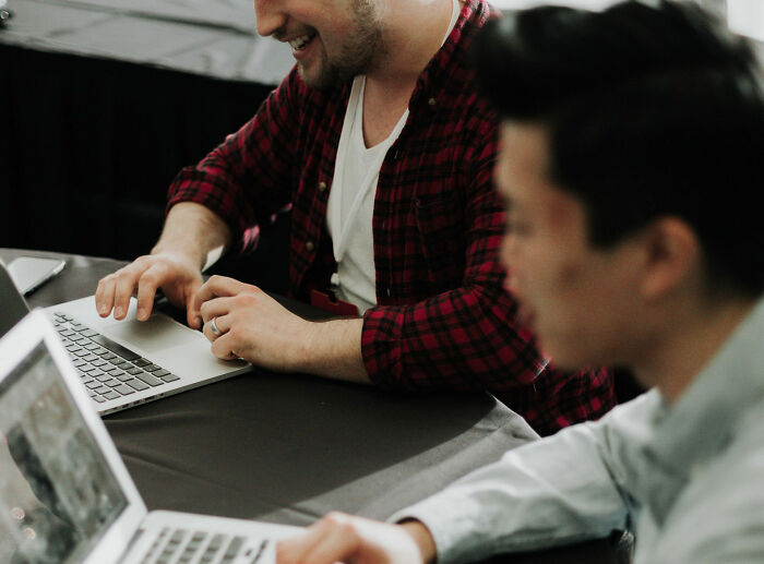 "¿Qué es lo más aterrador que te ha dicho un amigo hombre?": 18 mujeres responden