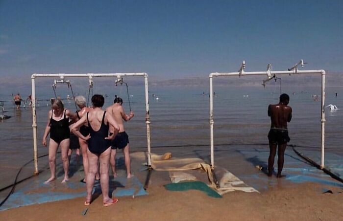 This Instagram Account Features Amusing Street Photographs And Has More Than 500 Thousand Followers (30 New Pics)