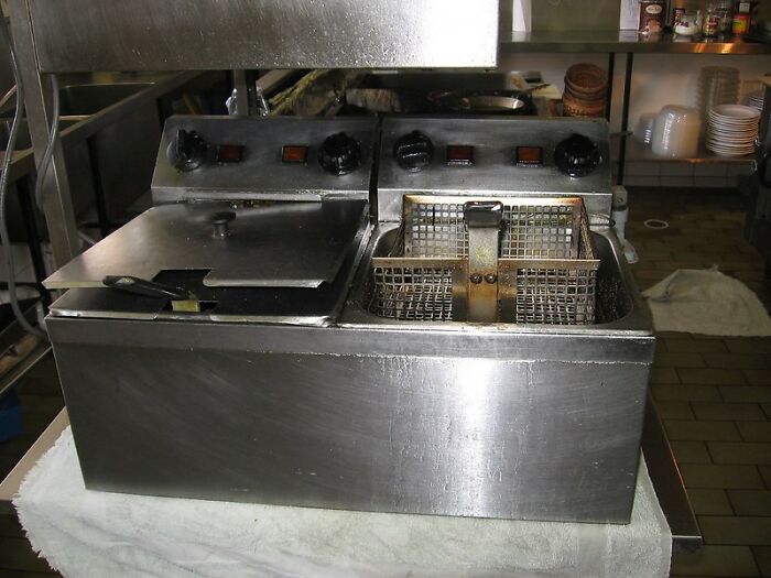 30 Ex-Employees Reveal The “Dark Secrets” About Their Former Jobs That Common People Aren’t Supposed To Know