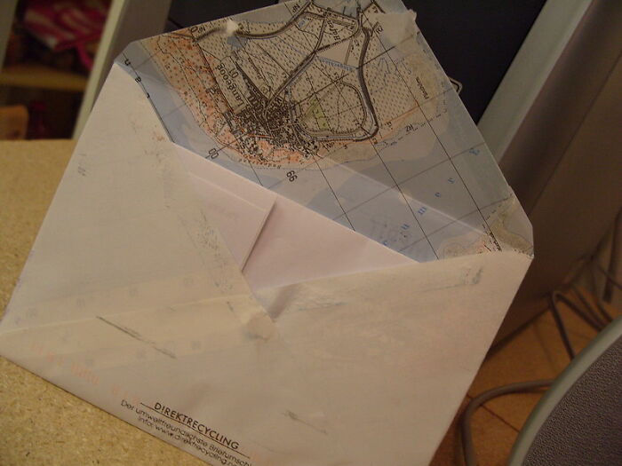 “People Who Had To Clean Out Rooms Of Someone Who Had Died, Did You Find Anything You Shouldn’t Have?” (30 Answers)