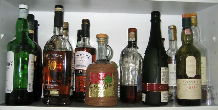 “People Who Had To Clean Out Rooms Of Someone Who Had Died, Did You Find Anything You Shouldn’t Have?” (30 Answers)