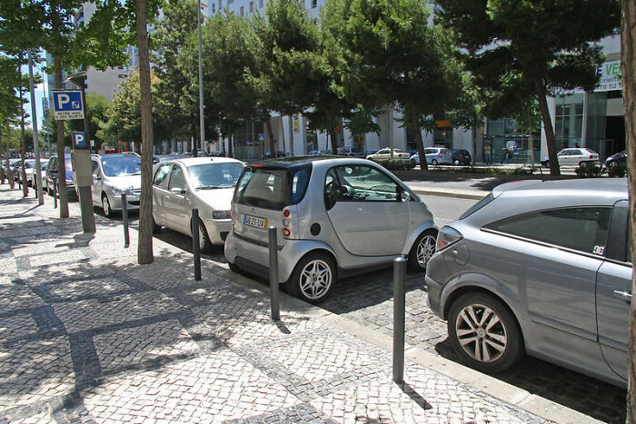 Someone In This Online Group Asked “What Was Something That Shocked You When You Visited A Foreign Country?” And 35 People Delivered