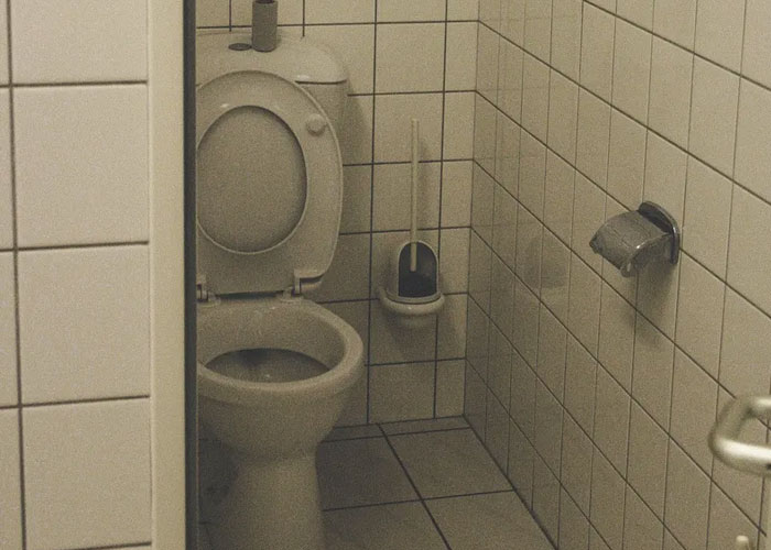 People Are Sharing The Most Unsettling Things They've Noticed As A Kid About Another Kid's Family, Here's 35 Of The Creepiest Stories