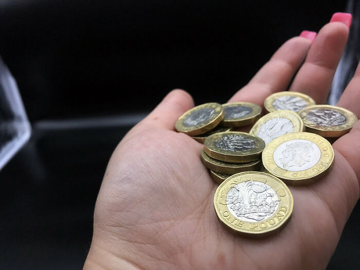 “People Who Had To Clean Out Rooms Of Someone Who Had Died, Did You Find Anything You Shouldn’t Have?” (30 Answers)