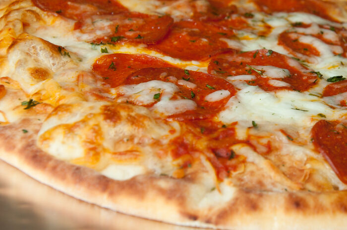 30 Funny, Petty, And Rude Things People Have Seen Done To Customers' Orders At Restaurants