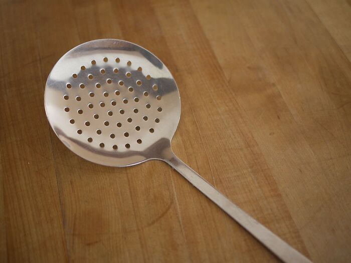 30 Incredibly Rude Or Weird Guests Who Made People Regret Ever Inviting Them To Their Homes