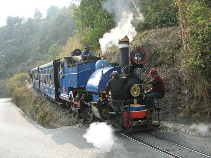 Someone In This Online Group Asked “What Was Something That Shocked You When You Visited A Foreign Country?” And 35 People Delivered