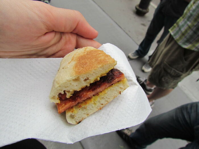 "¿Qué 'comida de pobres' seguirías comiendo sin importar lo rico que seas?": 22 Personas responden