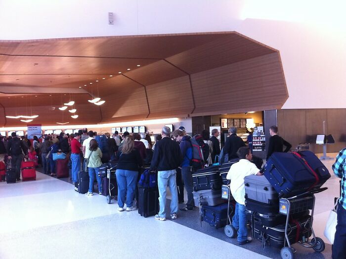 The Internet Is On This Woman&rsquo;s Side After She Was Humiliated By Her Boyfriend&rsquo;s Mom So She Dumped Him At The Airport