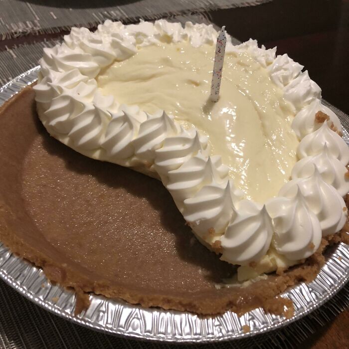 Compré una tarta de limón para el cumpleaños de mi papá y llegó así