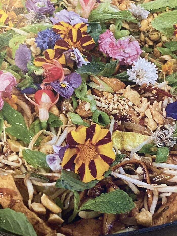 Rachael Ray Thinks Pansies, Marigolds, Fuchsias, Bachelor Buttons, And Sweet Peas (Or Baby Carnations?) Belong On Pad Thai