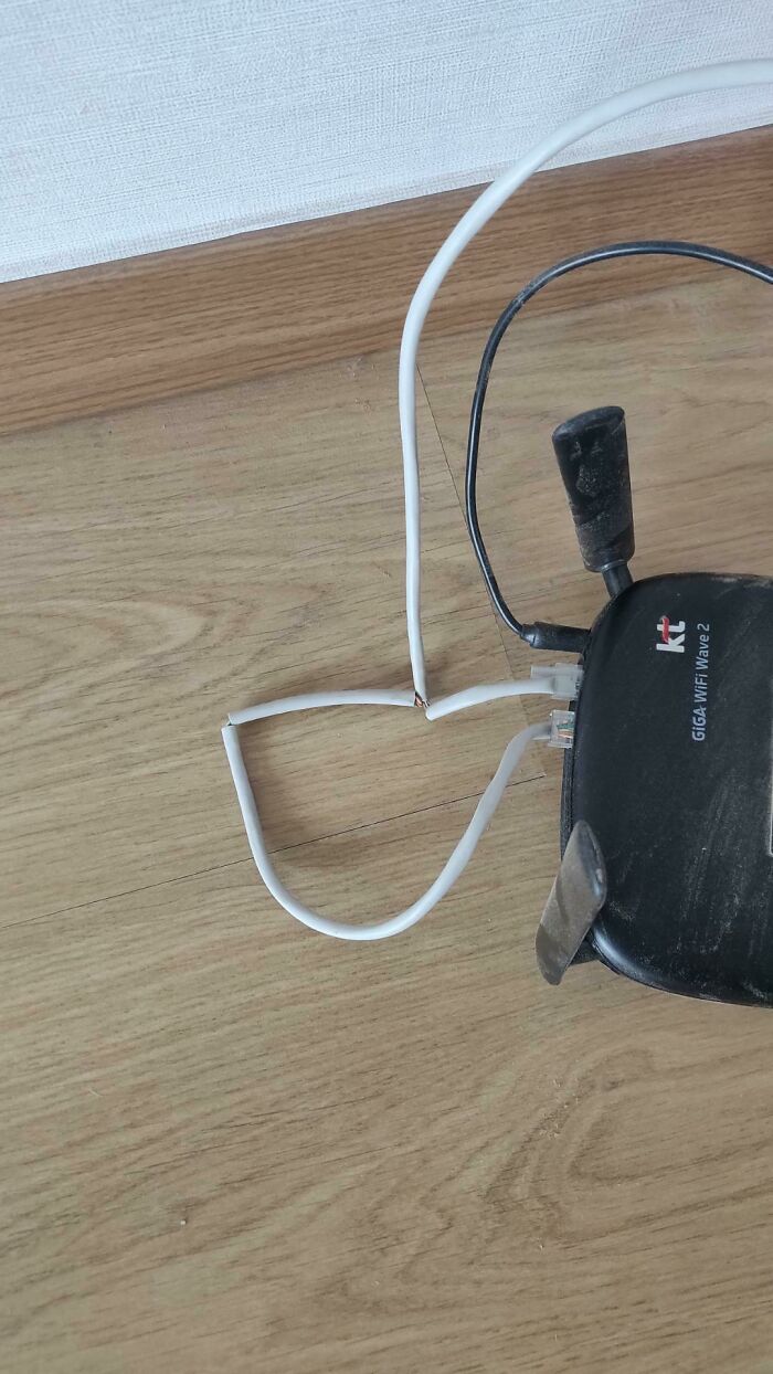 Just Moved Into A New Apartment With The Router Looking Like This...