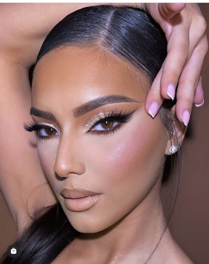 This Was Posted By A Big Makeup Brand. Why Is Her Forehead Tan And The Rest Of Her Face Pale?